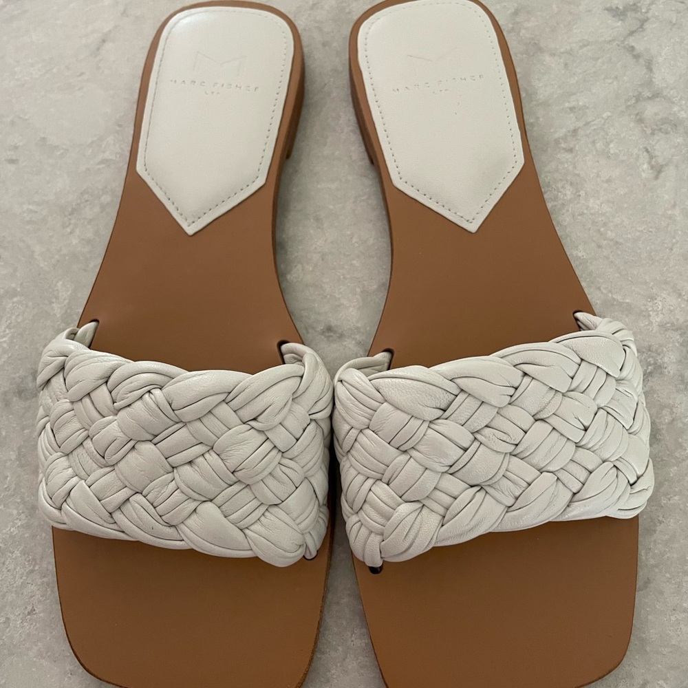 Marc Fisher LTD Reanna White Leather Woven Slide Sandals/like new/no box